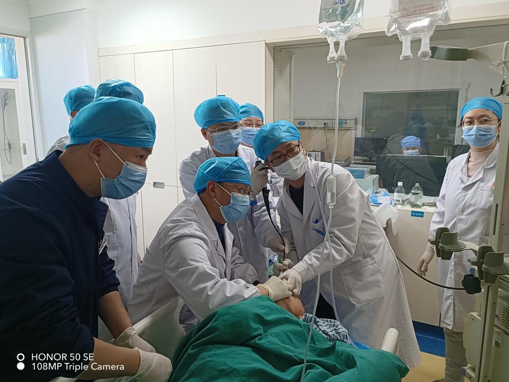 十堰人医呼吸介入团队成功救治复杂气道狭窄患者